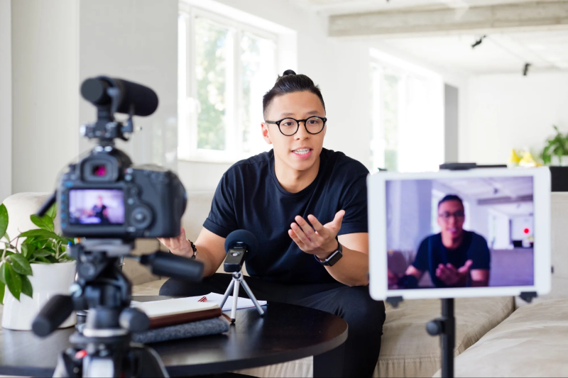 Content Creator full-time thường có mức lương ổn định và chế độ phúc lợi tốt