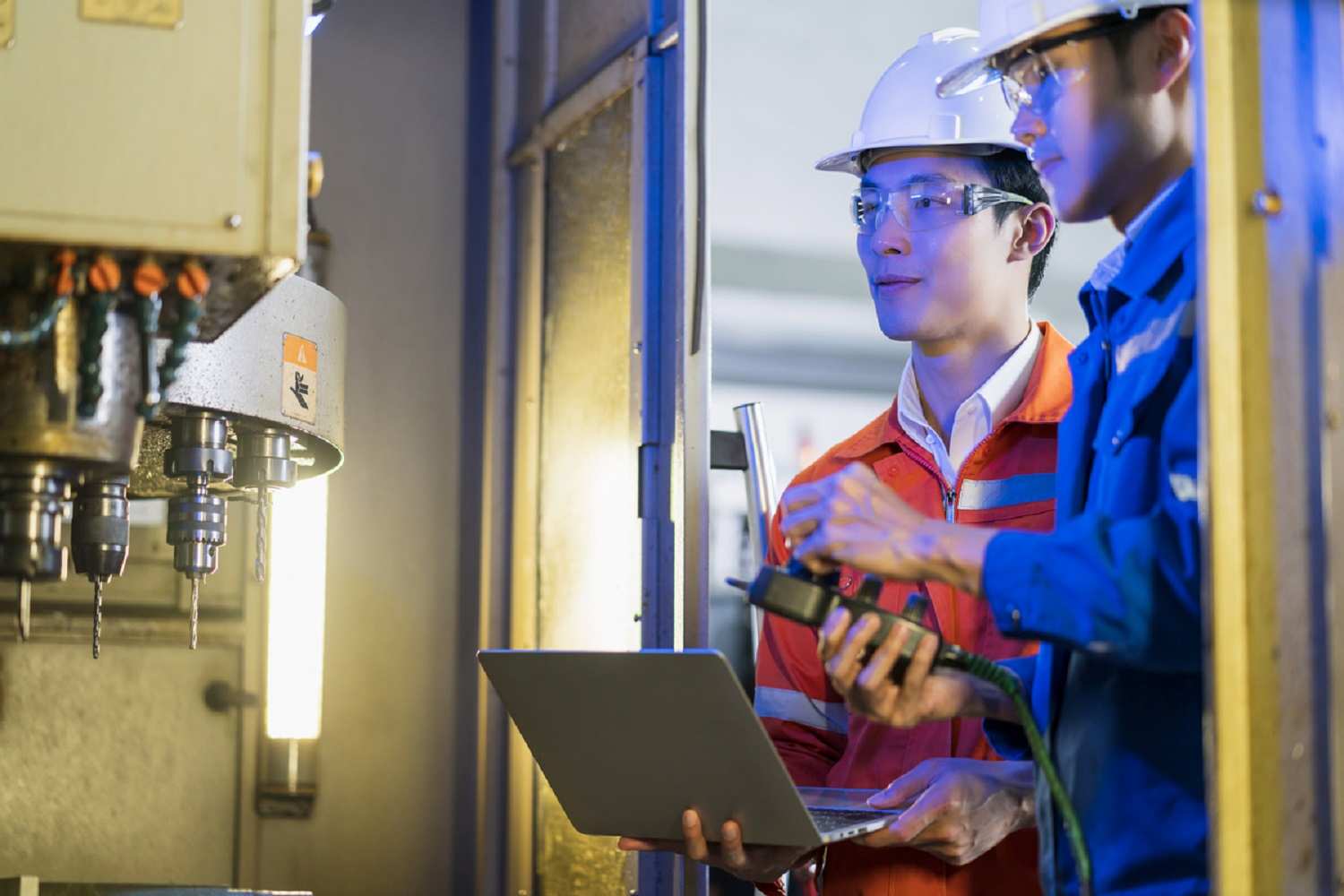 Trong mô tả của tin tuyển dụng kỹ sư điện lạnh thường yêu cầu kỹ năng chuyên môn, kỹ năng kỹ thuật và kỹ năng mềm
