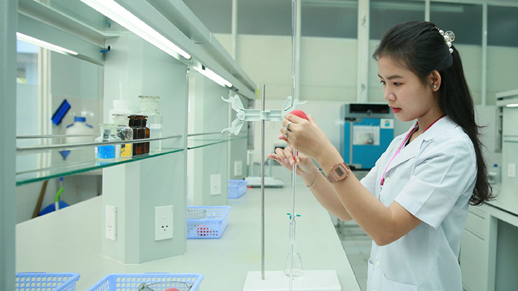 Nhà tuyển dụng kỹ thuật viên xét nghiệm có trình độ cao về chuyên môn