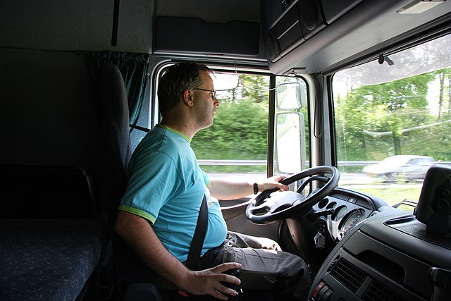 Việc làm tài xế công ty tại TP.HCM mang đến nhiều cơ hội trong các lĩnh vực logistic, vận tải và dịch vụ doanh nghiệp