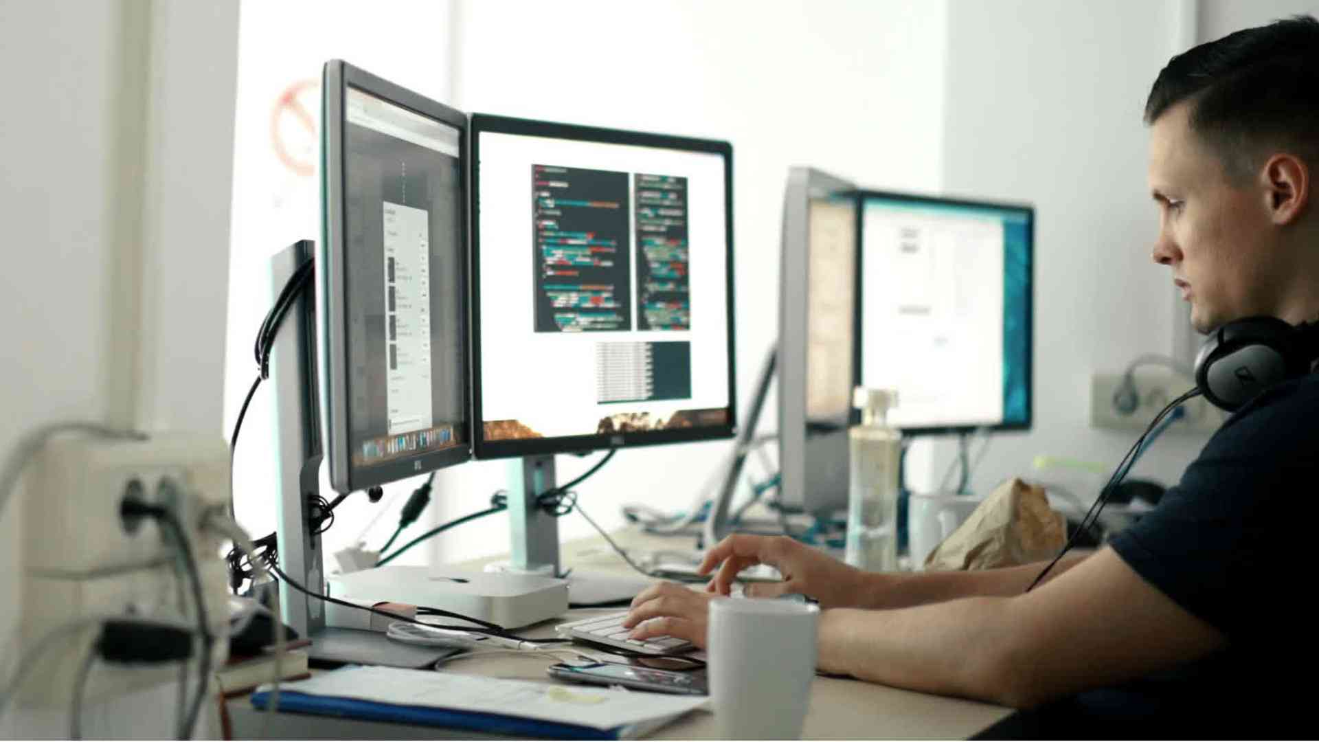 Mức lương của một chuyên viên bảo mật thông tin thường cao hơn đáng kể so với mặt bằng chung của thị trường