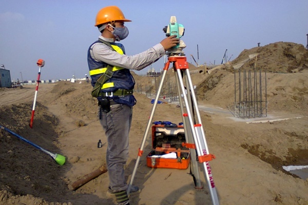Công việc của nhân viên trắc địa trong các dự án công trình như thủy điện, cầu đường, khu công nghiệp
