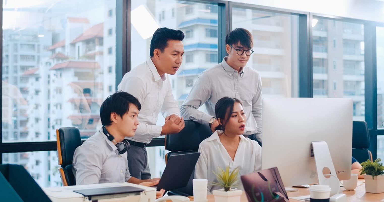 Phân tích báo cáo tài chính cũng là một trong những việc làm của Sales tài chính