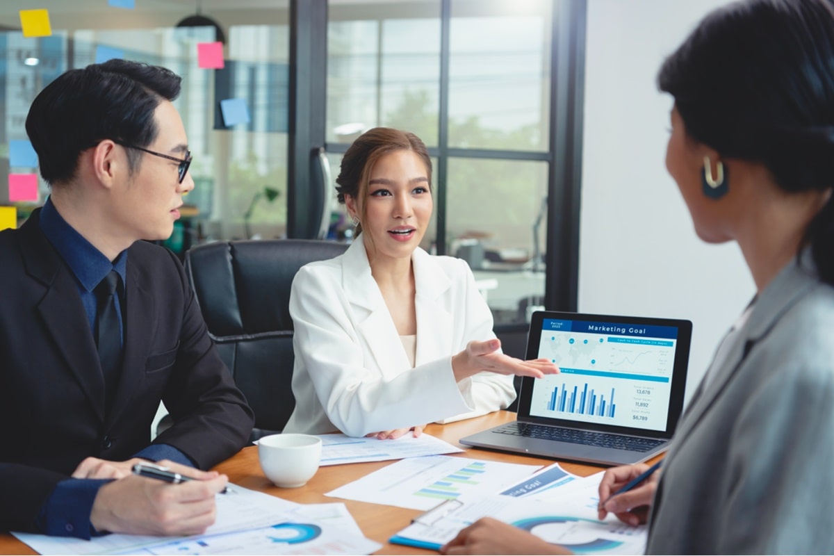 Ở các tỉnh thành lớn luôn có một lượng tin đăng tuyển việc làm sales tài chính quanh năm