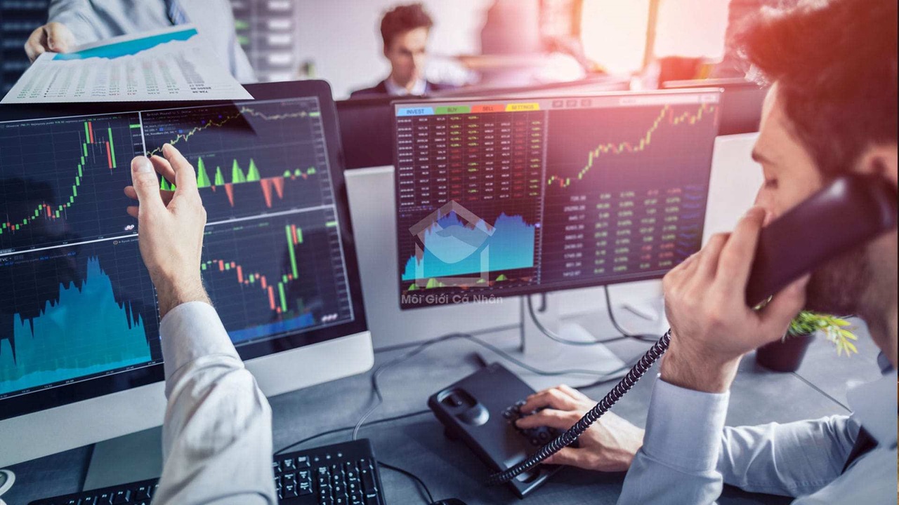 Sales chứng khoán đóng vai trò kết nối những nhà đầu tư với thị trường tài chính