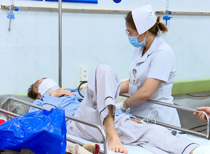Công việc của y tá luôn hỗ trợ bác sĩ thực hiện việc điều trị và chăm sóc người bệnh