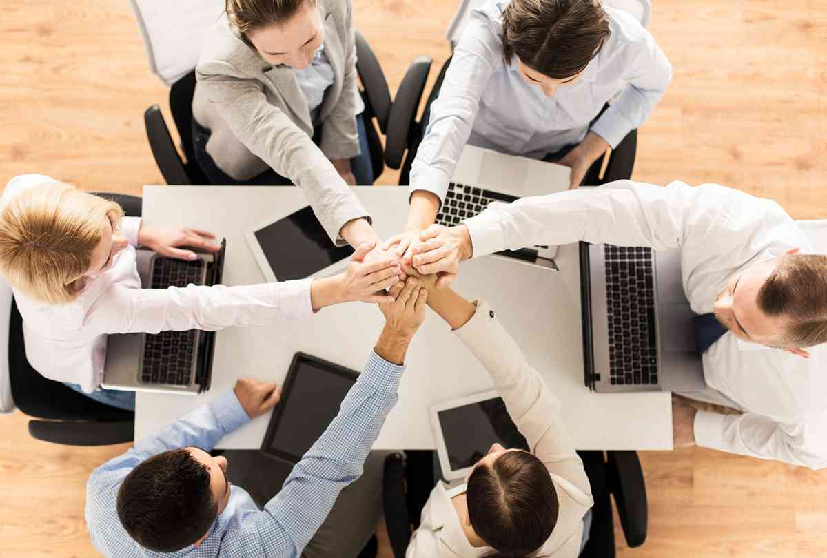 Nhân viên kinh doanh cần có kỹ năng làm việc nhóm