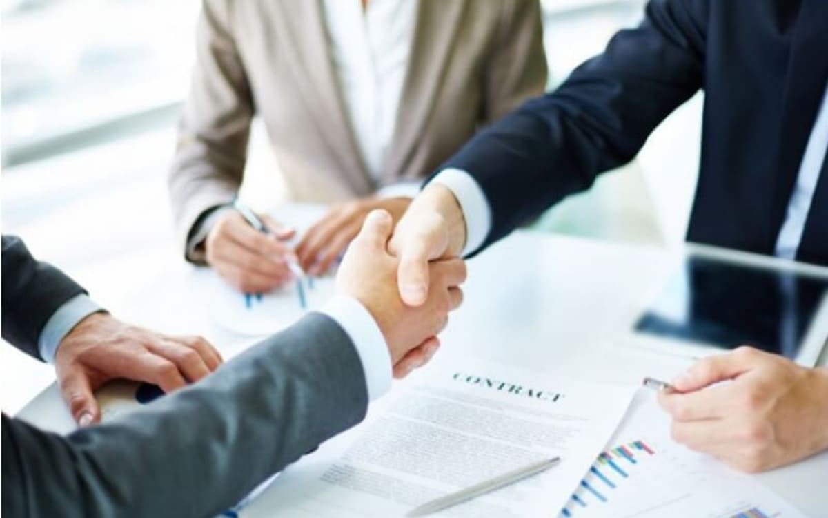 Chuyên viên thanh toán quốc tế Logistics là người xử lý các giao dịch tài chính liên quá đến quá trình xuất nhập khẩu hàng hóa.