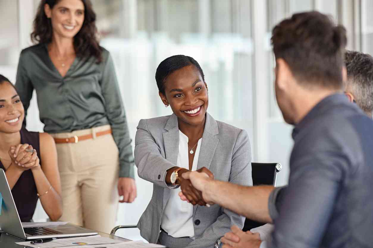 Trưởng phòng hành chính nhân sự phải điều phối và quản lý toàn bộ hoạt động của phòng