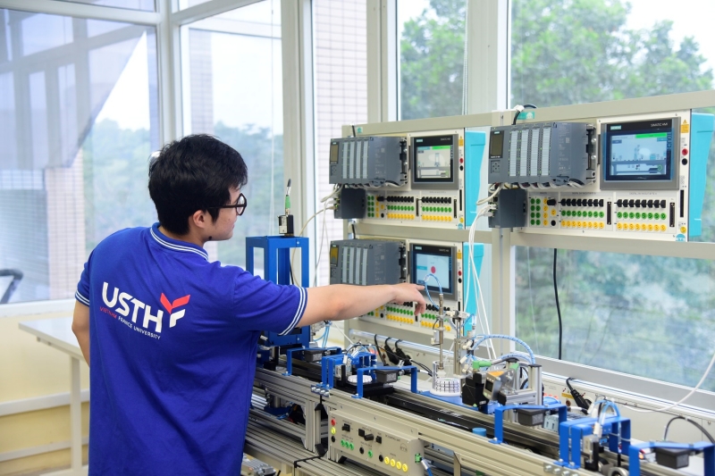 Hệ thống cơ điện tử khác với hệ thống điện tử thuần túy