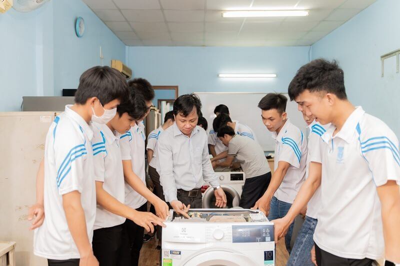 Học điện lạnh ra trường, bạn có thể làm việc ở nhiều vị trí với mức lương hấp dẫn