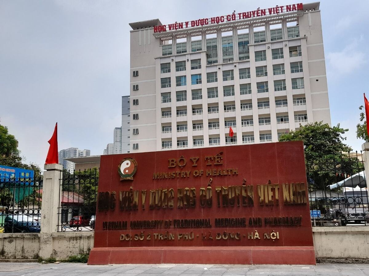 Học viện Y Dược học cổ truyền Việt Nam đào tạo chương trình học kết hợp giữa y học cổ truyền và y học hiện đại.