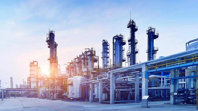 Nhiều nhà máy công nghiệp hóa chất thành lập và phát triển