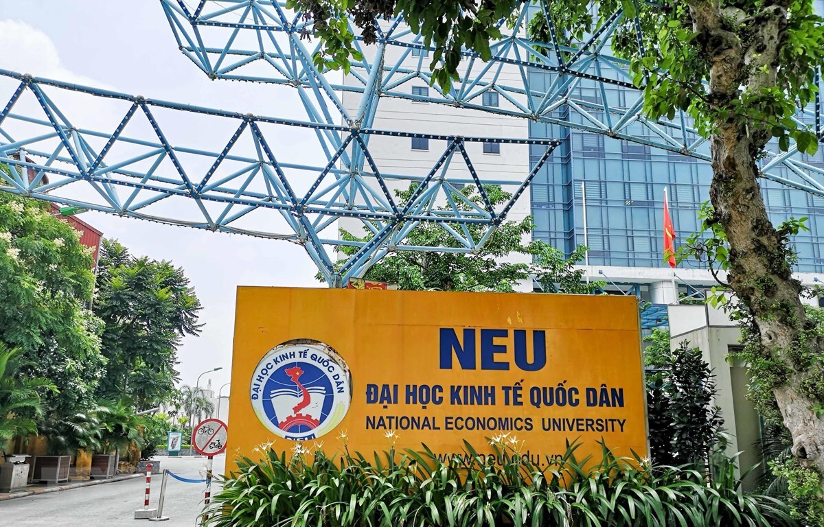 Đội ngũ giảng viên của trường đại học Kinh tế Quốc dân được đào tạo kiến thức chuyên môn và kỹ năng chuyên sâu.