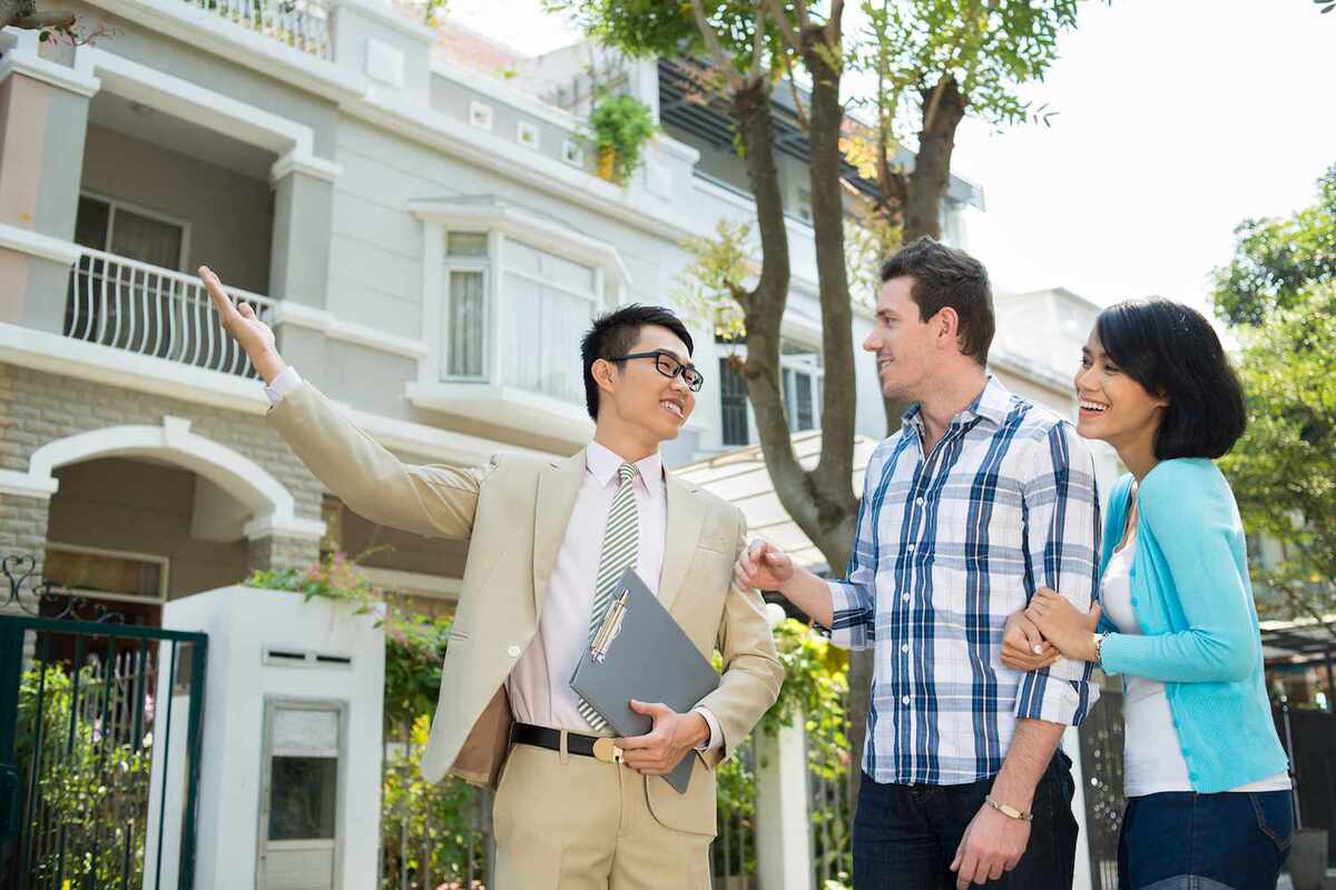 Trong lĩnh vực bất động sản, nhân viên kinh doanh và môi giới thường bị nhầm lẫn