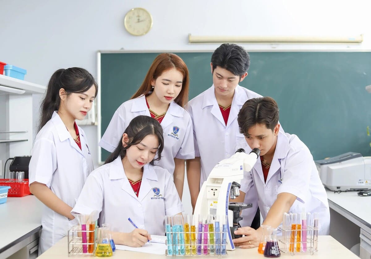 Để trở thành dược sĩ giỏi, bạn cần có các kỹ năng, tố chất phù hợp
