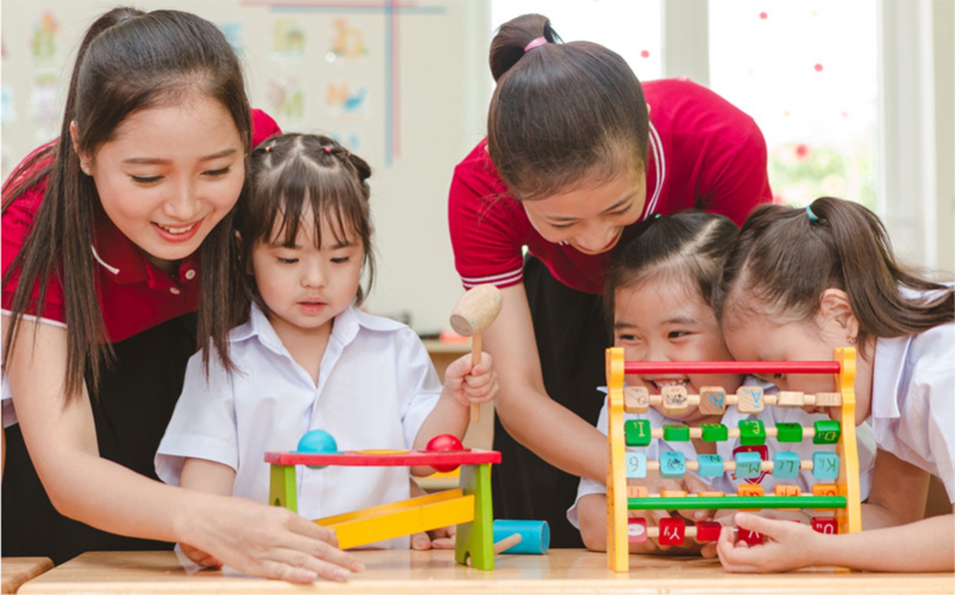 Nghề giáo viên mầm non luôn đòi hỏi cần có những kỹ năng nghiệp vụ sư phạm và khả năng thấu hiểu trẻ nhỏ