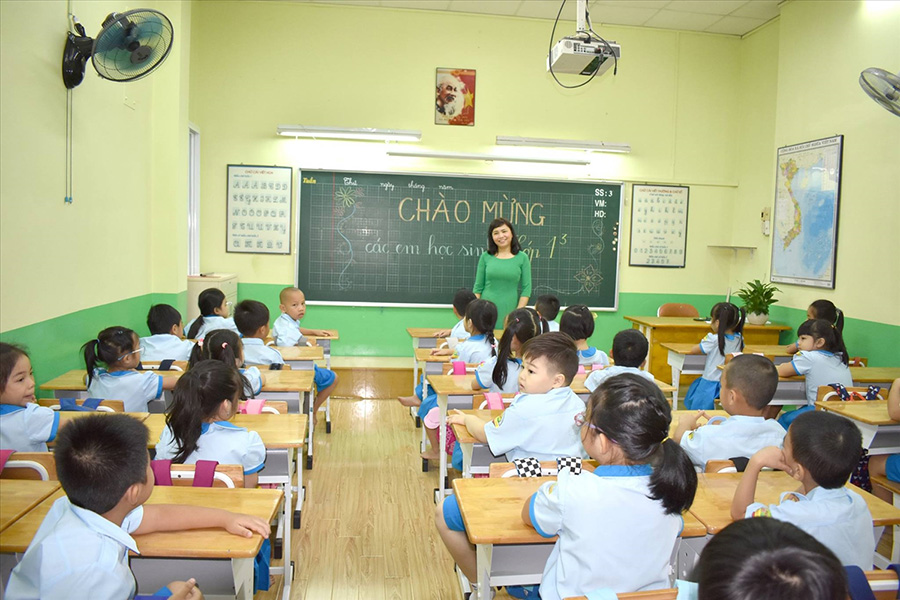 Giáo viên tiểu học là người truyền đạt tri thức, nuôi dưỡng nhân cách, truyền động lực và xây dựng nền tảng vững chắc cho học sinh