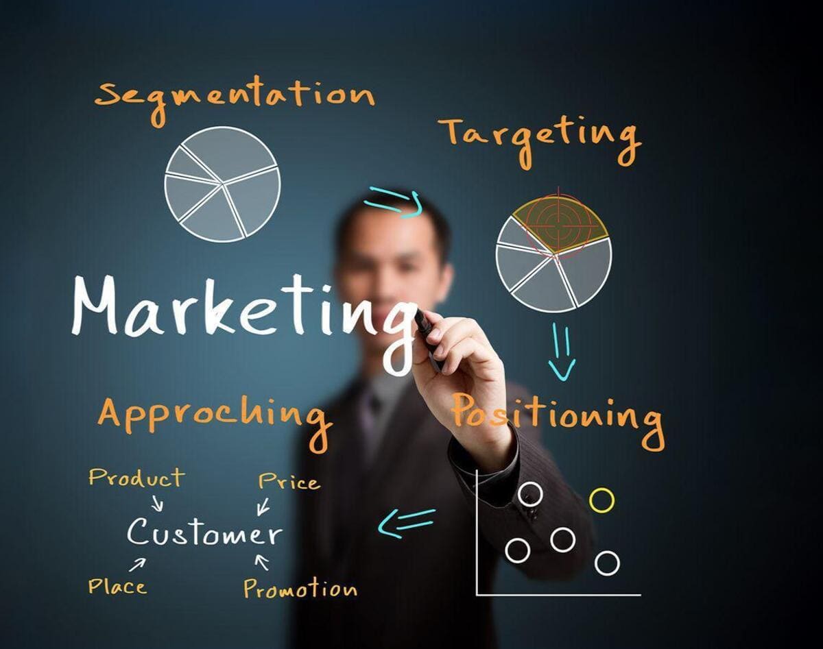 Ngành Marketing cần học những môn gì? Sau khi nắm vững kiến thức nền tảng, sinh viên ngành Marketing sẽ được tiếp cận các môn chuyên ngành