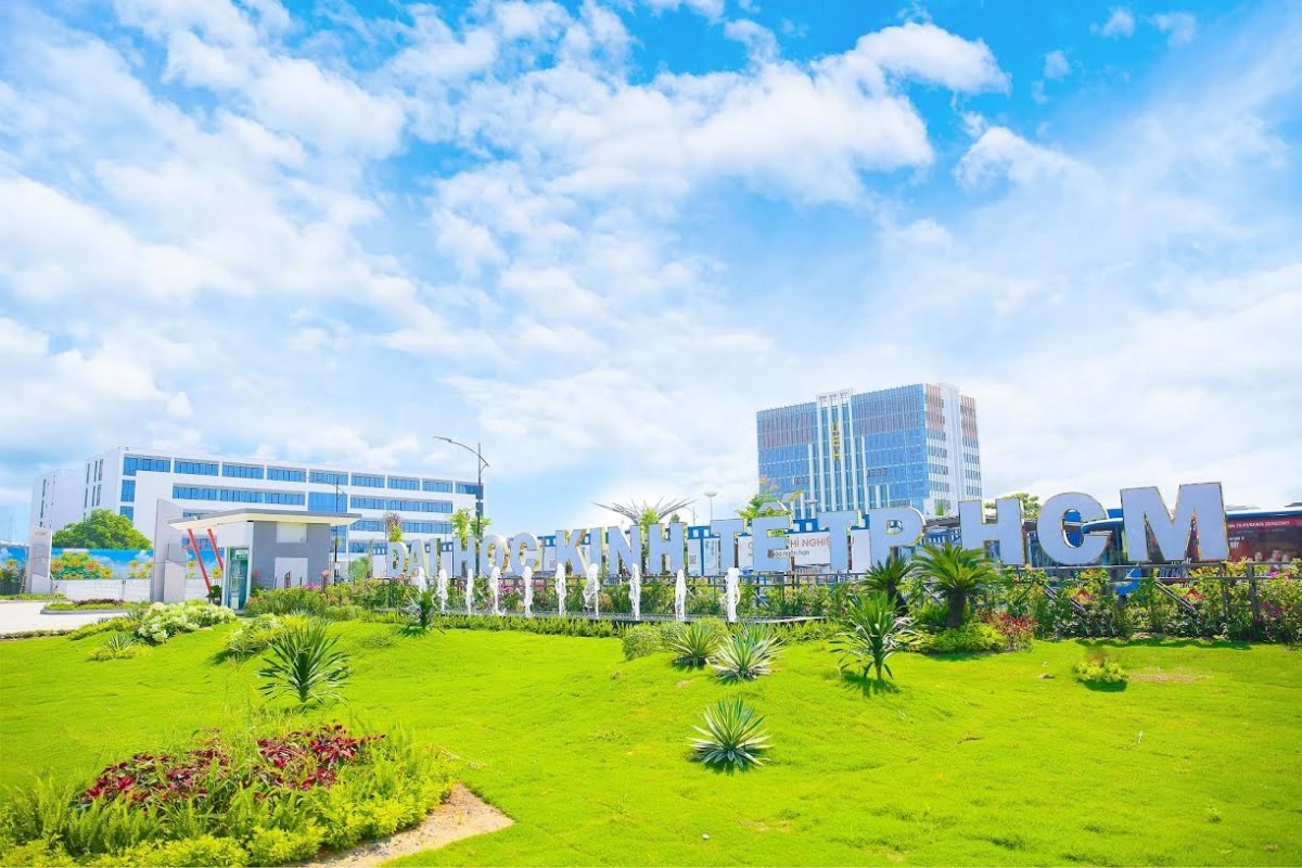 UEH là một trong những ngôi trường hàng đầu tại Việt Nam về đào tạo nhóm ngành kinh tế và quản lý