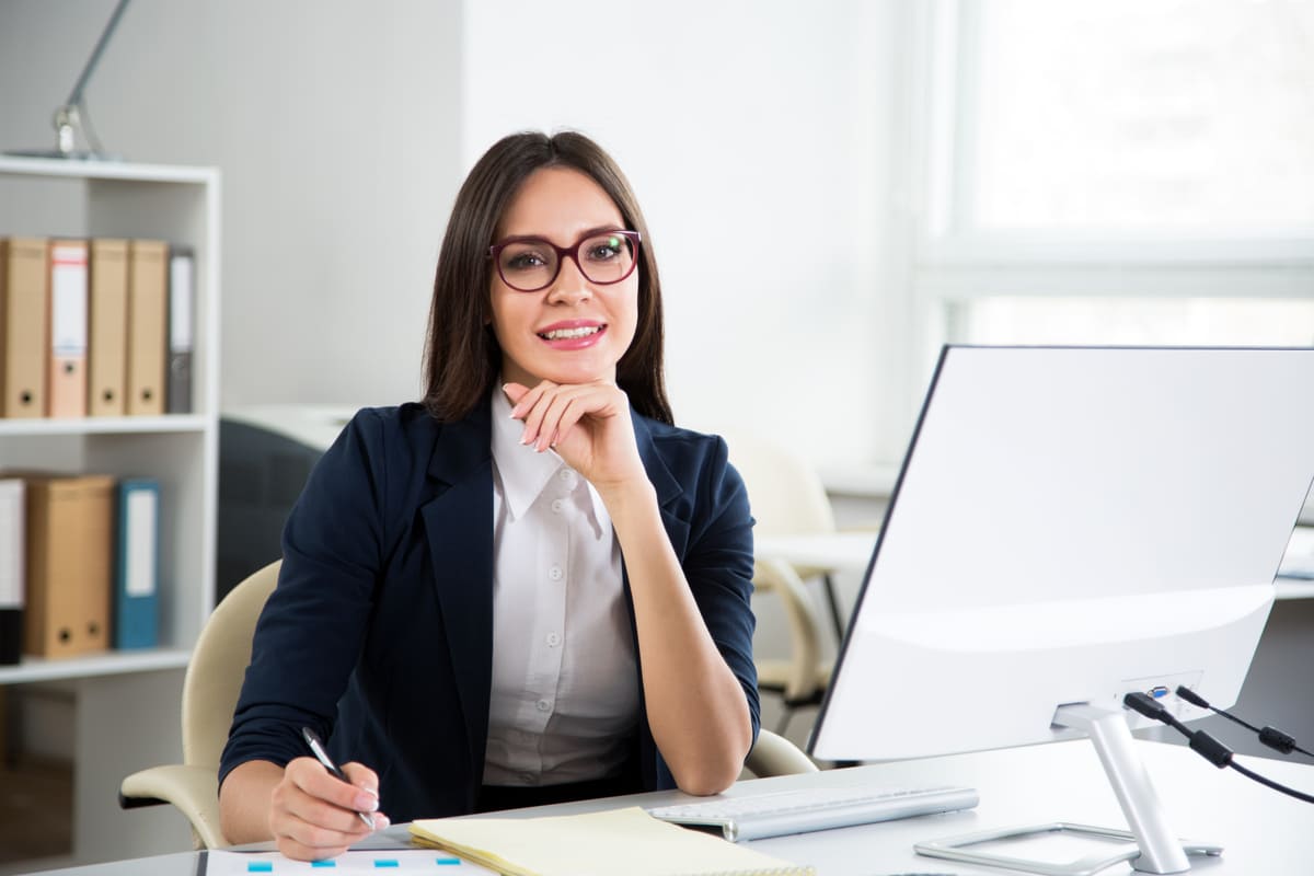 Nếu muốn theo đuổi nghề nhân viên chứng từ xuất nhập khẩu, bạn cần đáp ứng một số yêu cầu cơ bản về bằng cấp, kinh nghiệm và vốn ngoại ngữ