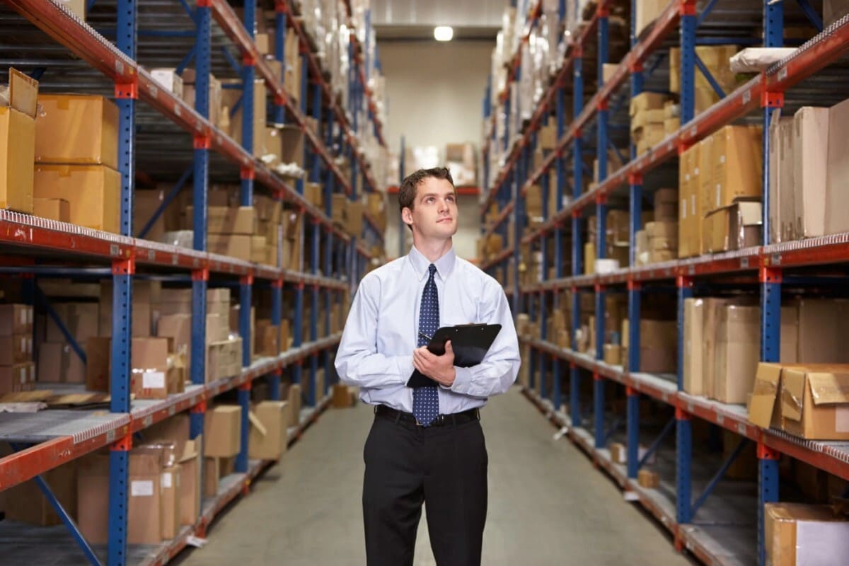 Nhân viên điều phối có nhiệm vụ lập kế hoạch, hướng dẫn, quản lý, đảm bảo nhân sự chuẩn bị và thực hiện các công việc ở mức tốt nhất.