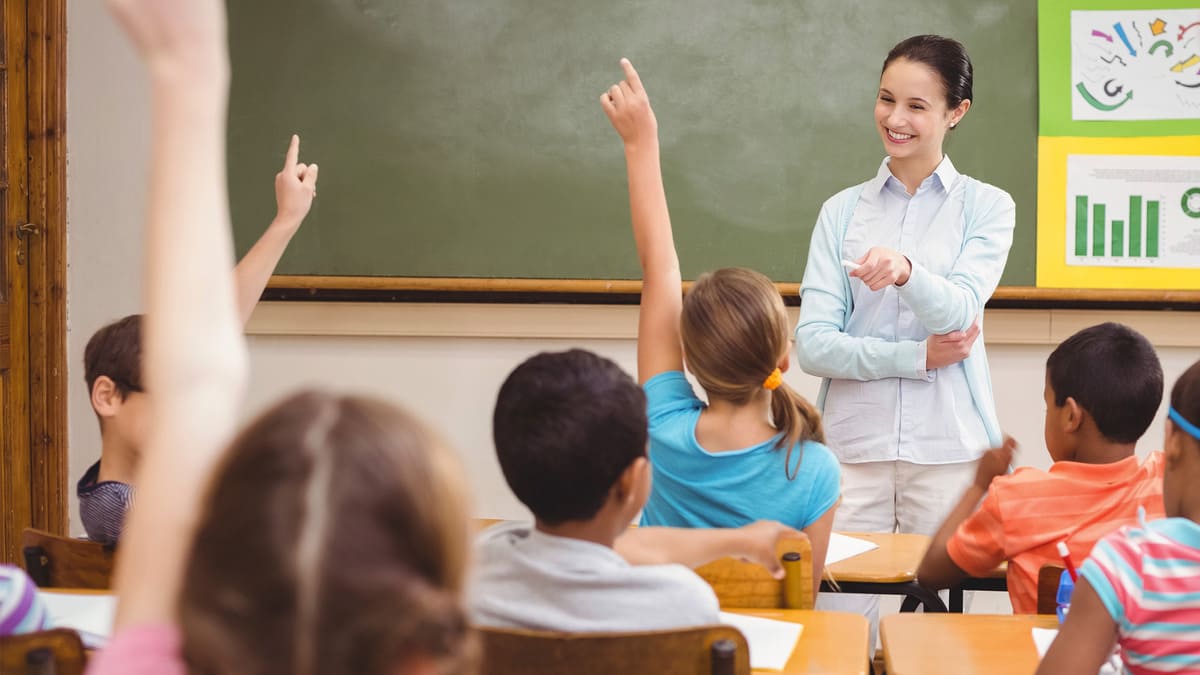 Ngành sư phạm tiếng anh sau khi tốt nghiệp có thể làm giảng viên tại các trường cao đẳng, đại học