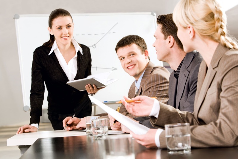 Ngành quản trị kinh doanh học những môn gì? Sinh viên sẽ được tiếp cận các môn học theo từng cấp độ