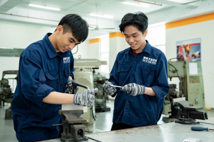 Người làm việc cơ khí phải có khả năng chịu áp lực tốt
