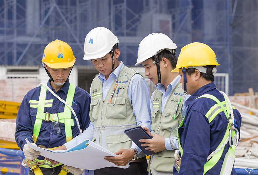 Các dự án xây dựng cũng rất sôi động với nhu cầu tuyển dụng cao
