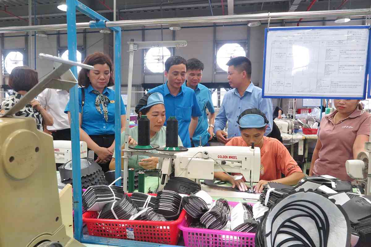 Lao động được hưởng lương và nhiều chế độ đãi ngộ khác