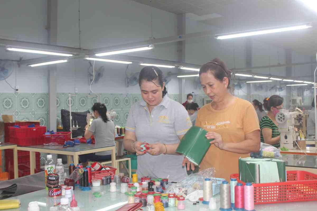 Lao động phổ thông có thể tìm việc tại các nhà xưởng, khu công nghiệp