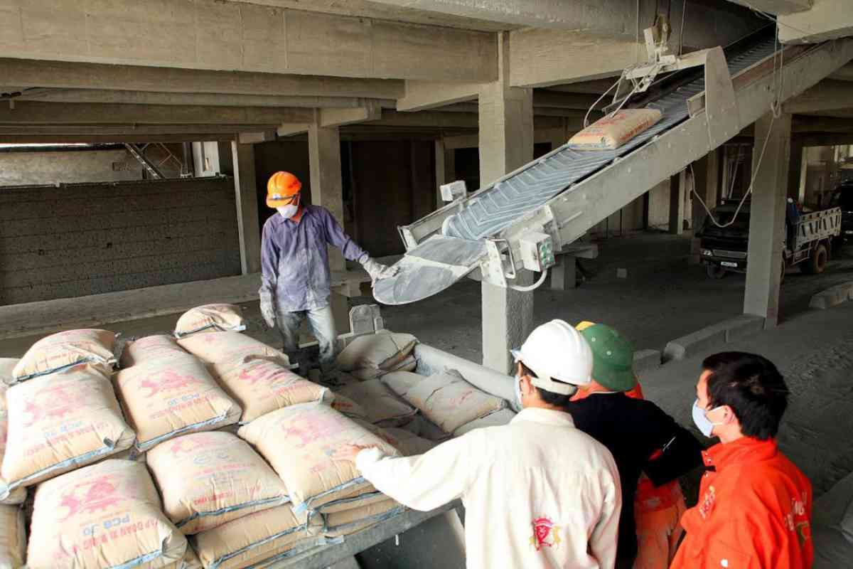 Thanh Hóa thường xuyên tuyển dụng kỹ sư và công nhân làm việc tại nhà máy xi măng