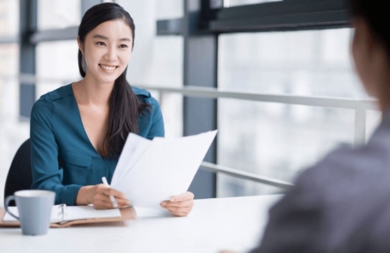 Các nhà tuyển dụng luôn thích các nhân viên kinh doanh giáo dục đào tạo có khả năng giao tiếp tốt