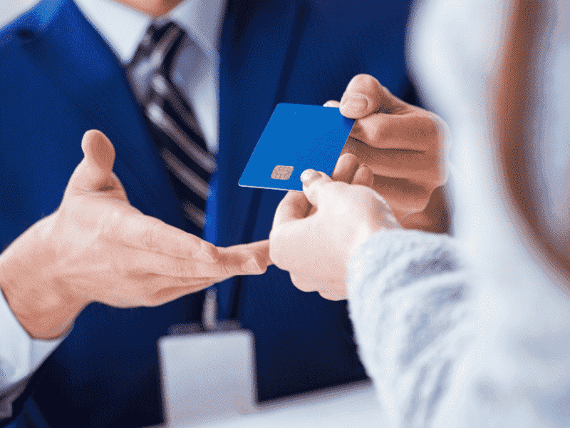 Nhân viên tín dụng giữ vai trò thiết yếu trong các ngân hàng và tổ chức tài chính