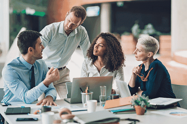 Khả năng lãnh đạo và quản lý đội phòng là yêu cầu cơ bản của trưởng phòng Marketing