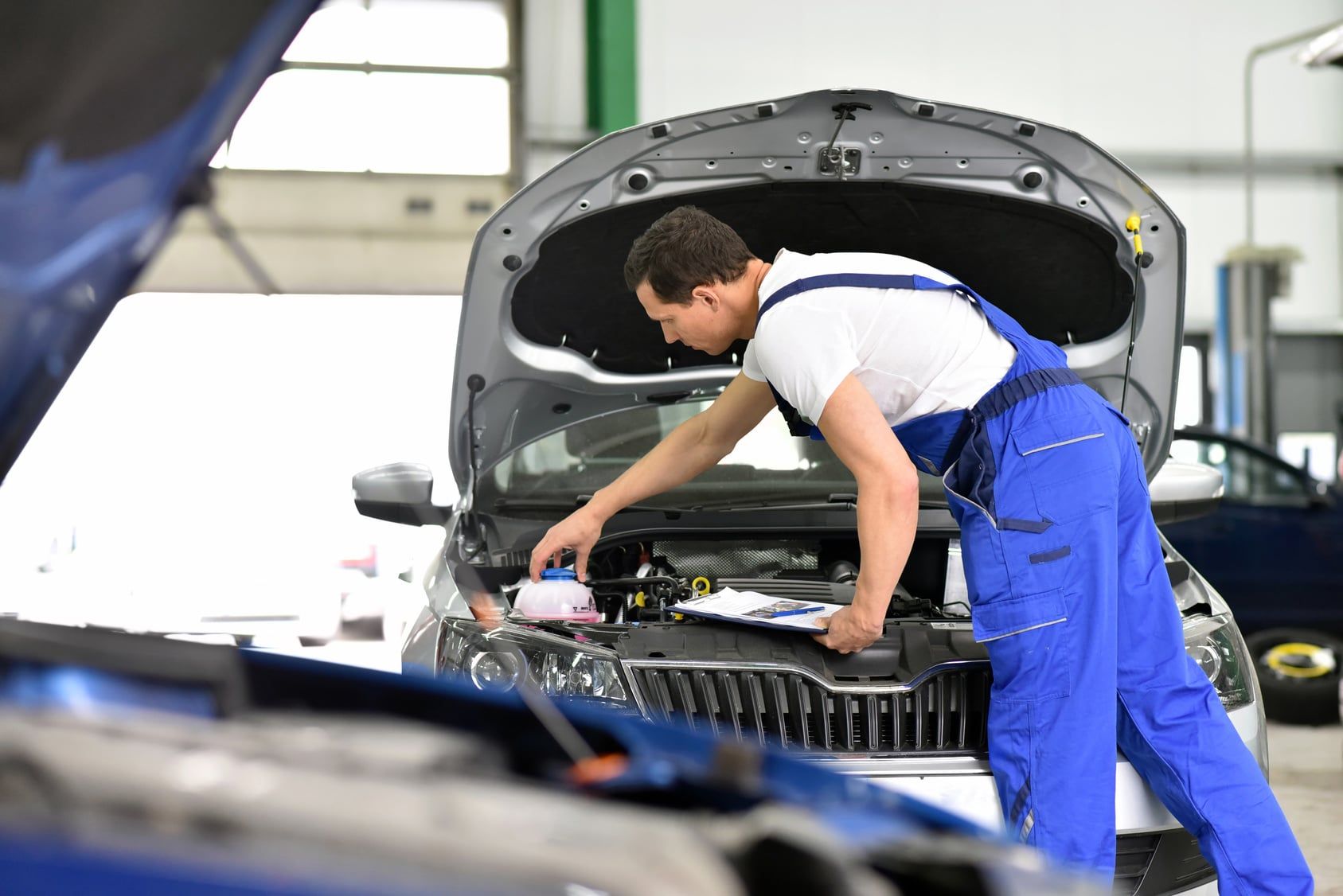 Để đảm nhận tốt việc làm sửa chữa ô tô, ứng viên không cần có quá nhiều bằng cấp hay chứng chỉ