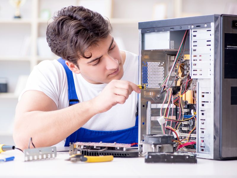 Các doanh nghiệp hiện nay rất cần tuyển dụng việc làm IT phần cứng/mạng để quản lý các hệ thống thiết bị
