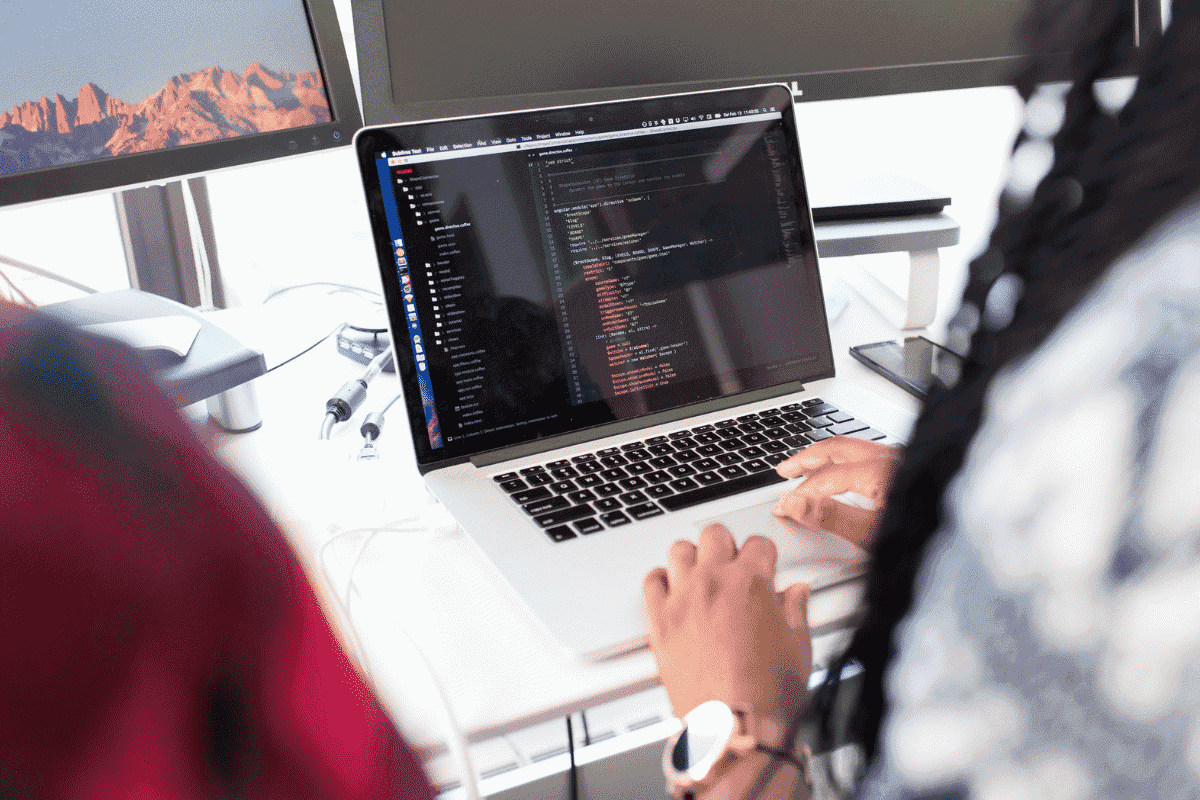 React Native và Flutter đều là những loại framework phổ biến với những chức năng khác biệt