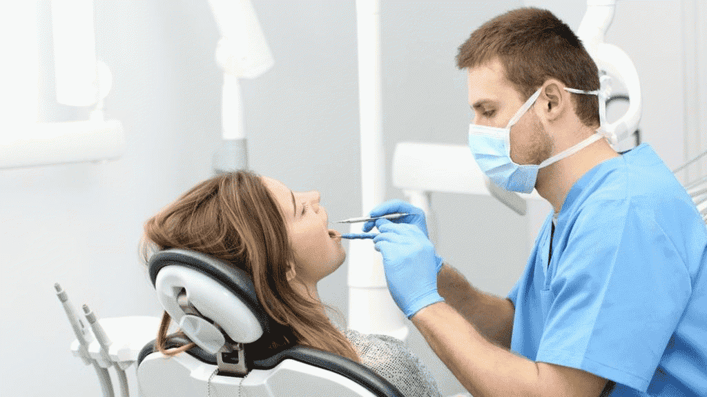 Bác sĩ nha khoa yêu cầu phải có chứng chỉ hành nghề