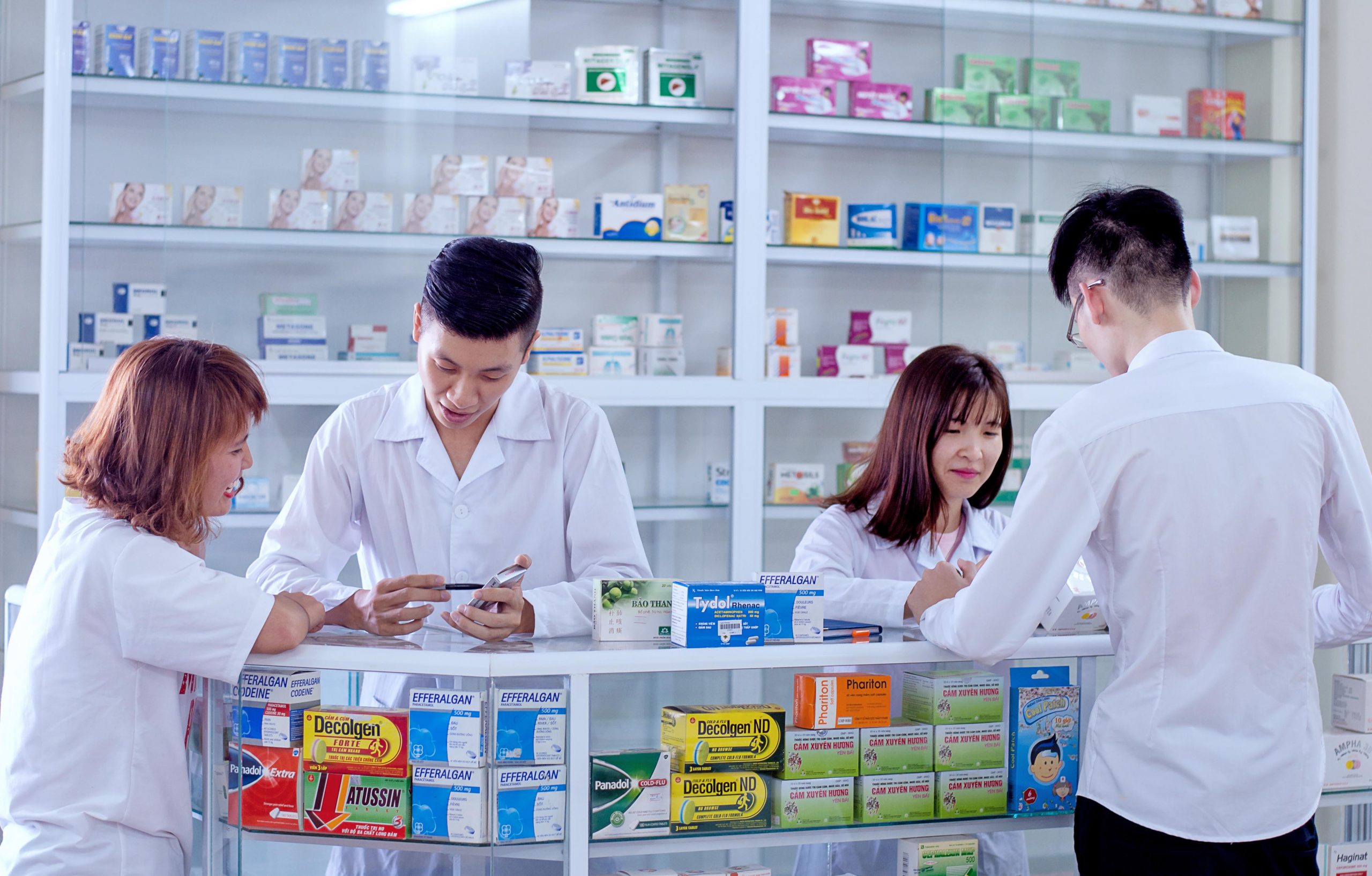 Ứng viên tìm việc Quản lý cửa hàng thuốc cần có kiến thức chuyên sâu về dược phẩm, kỹ năng quản lý và vận hành cửa hàng hiệu quả