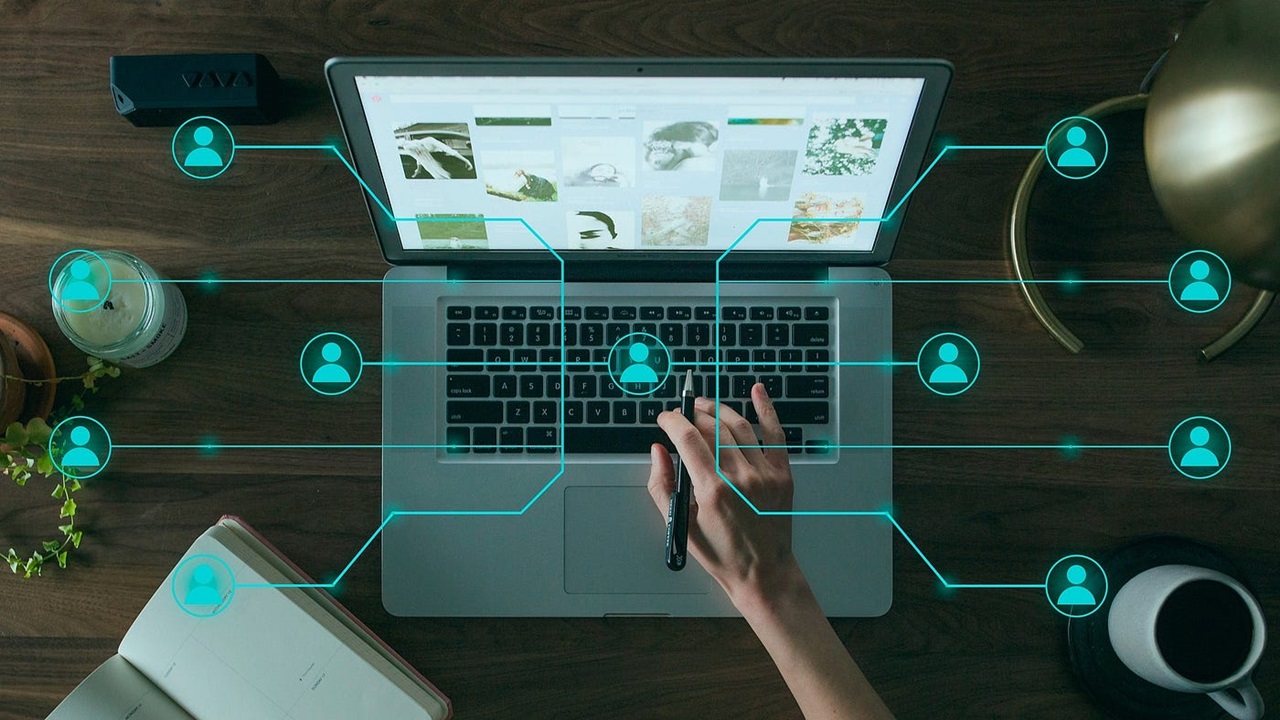 Solution Architect (Kiến trúc sư giải pháp) là người đưa ra kiến trúc để xây dựng phần mềm