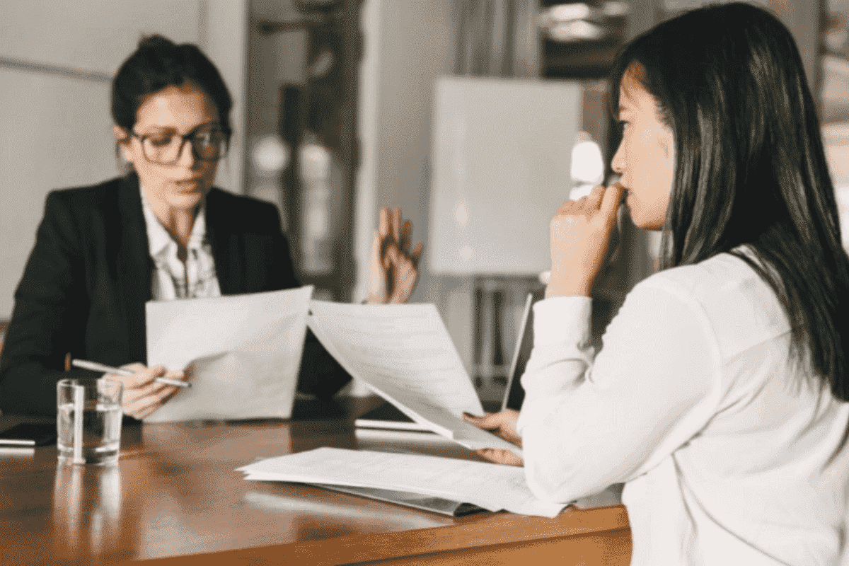 Nhân viên bồi thường bảo hiểm đóng vai trò trung gian quan trọng giữa công ty bảo hiểm và khách hàng