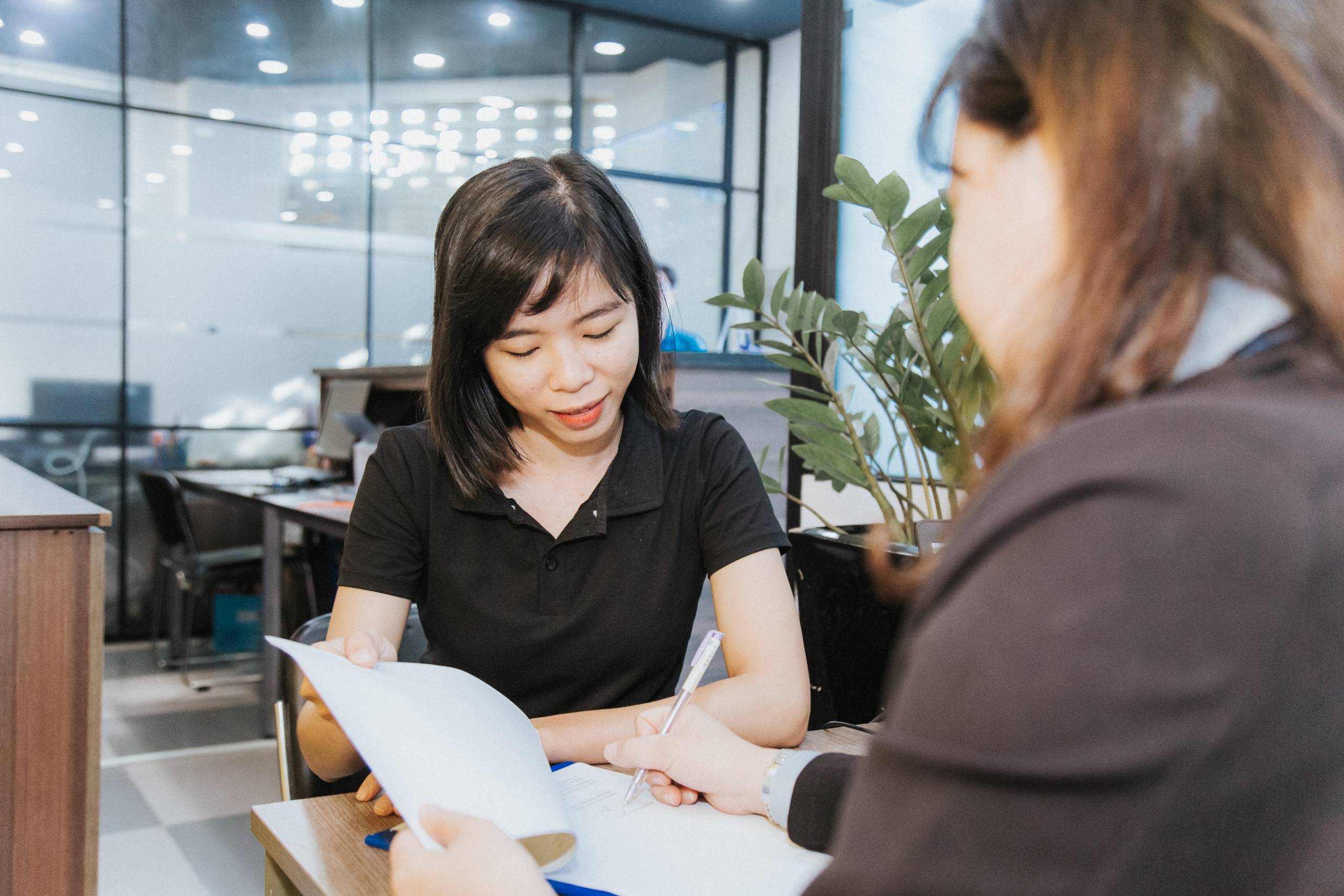 Việc làm pháp lý được tuyển dụng nhiều tại các văn phòng luật và các doanh nghiệp với quy mô lớn nhỏ