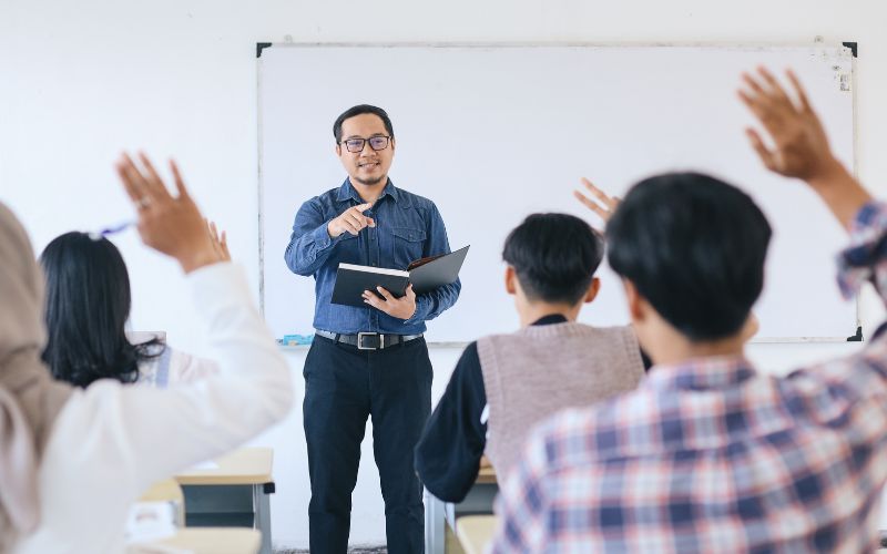 Hình thức tuyển dụng giáo viên tiếng Đức theo hợp đồng thường có thời hạn ngắn