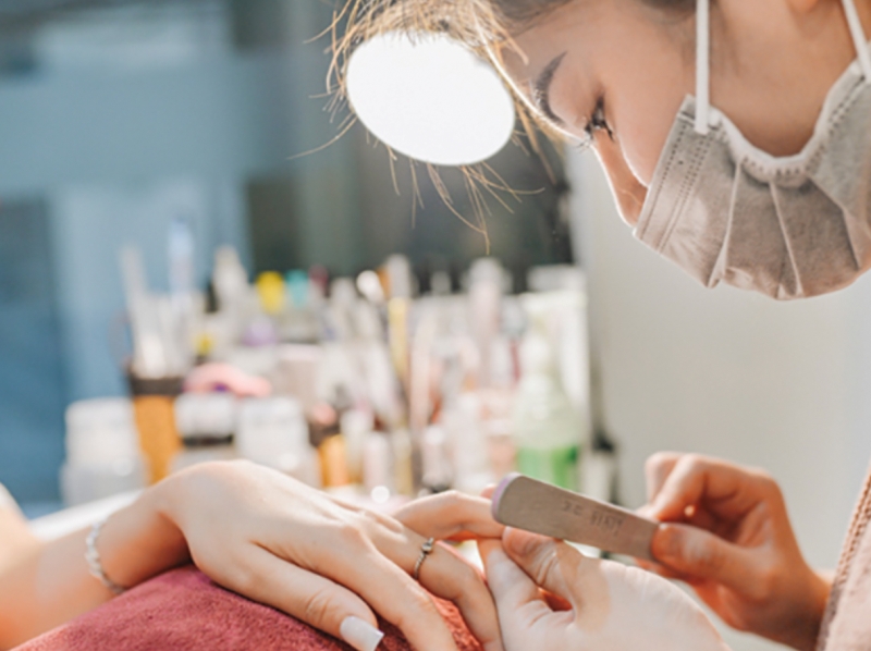 Công việc của thợ nail đòi hỏi sự khéo léo và tính thẩm mỹ cao