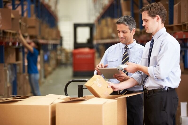 Một nhân viên vật tư cần có nhiều kiến thức về quy trình cung ứng và quản lý kho